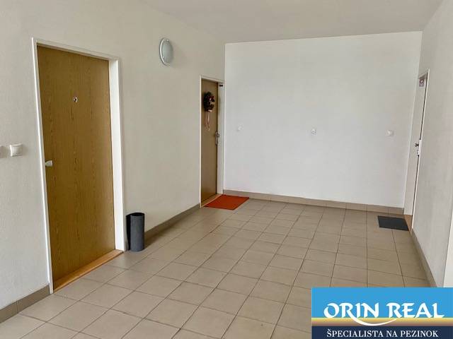 Interior with ceramic tiles at the entrance of a 2-room apartment on Dona Sandtnera in Pezinok.