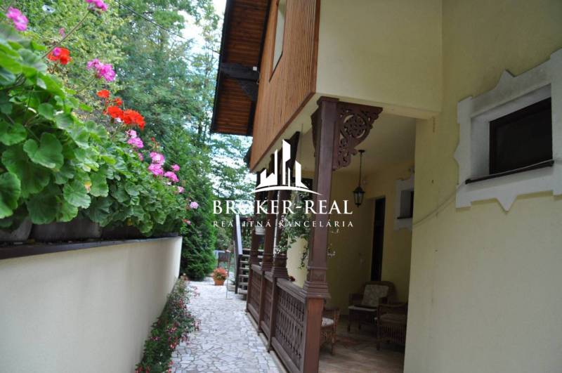 Guesthouse in Košice - North with floral decorations in the exterior.