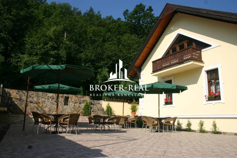 Terrace at the guesthouse in Košice - Sever with rattan furniture and umbrellas.
