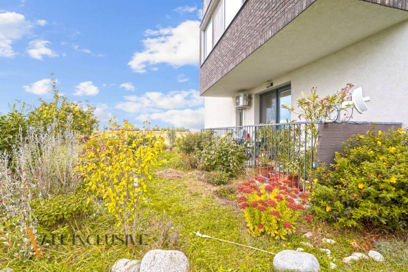 Exterior of a 3-room apartment in Blatná na Ostrove with a garden and terrace.
