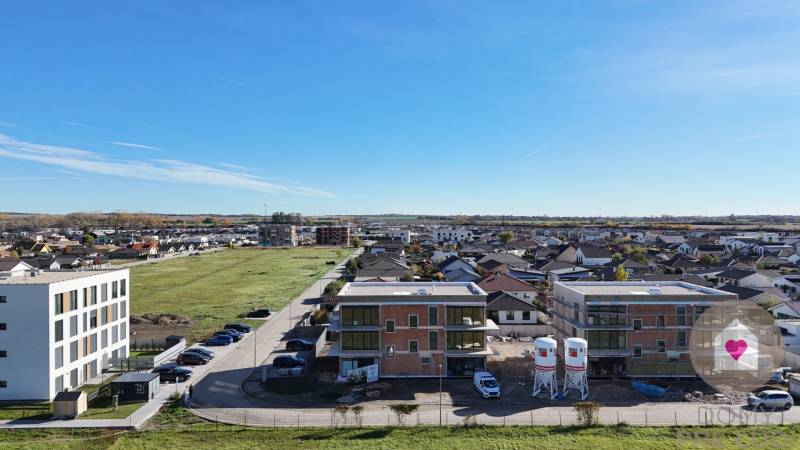New buildings on Dúhová Street in Slovenský Grob offering comfortable 3-room apartments.