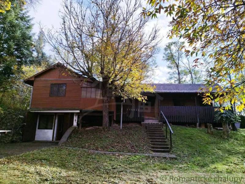 A cottage in Dudince surrounded by trees and lush greenery, ideal for relaxation.