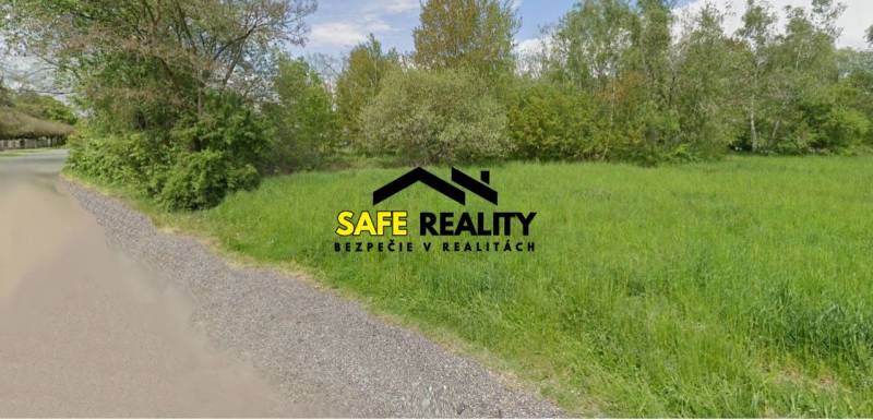 Plots - living in Hôrky with grassy area and surrounding trees, ideal for development.