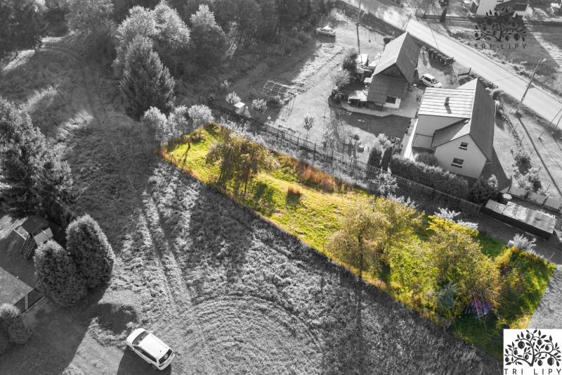 Plots - residential in Turzovka with grass cover and surrounding family houses.