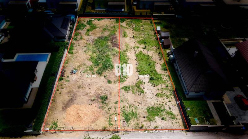 Residential plots in Štitáre, divided into 805 m² and 802 m².