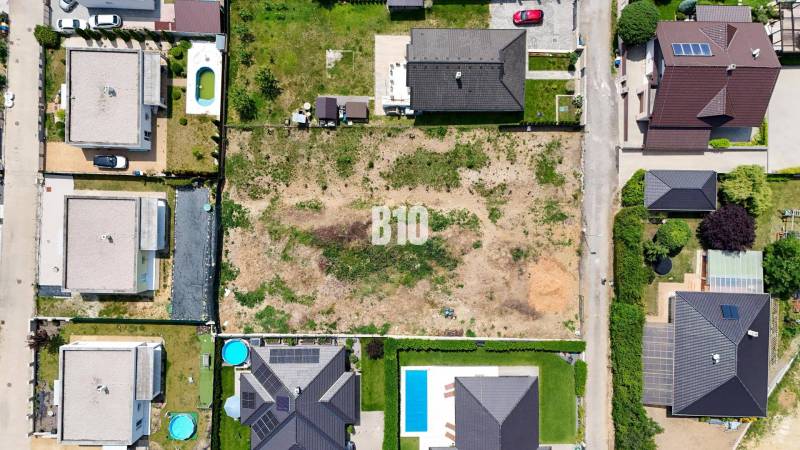 Aerial view of residential plots in Štitáre, surrounded by family houses.