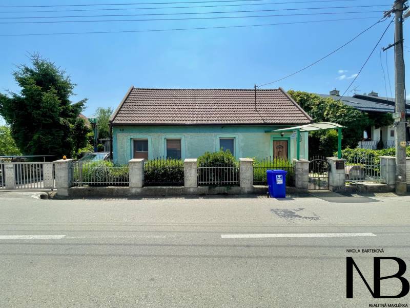 A family house on Záblatská Street in Trenčín with a garden behind the fence.