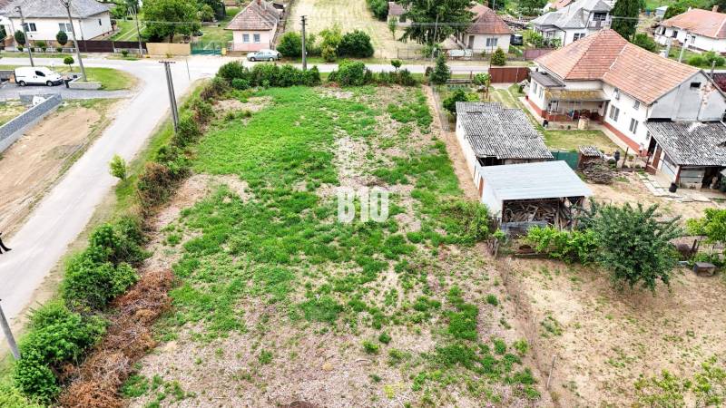 Plots - housing in Bardoňovo, showing a wooded parcel with rural houses in the background.