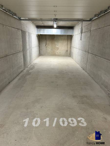 Garage space in a 2-room apartment with concrete walls and numbering 101/093.