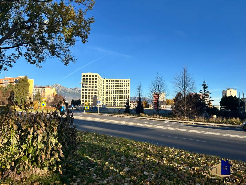 Autumn scenery on Karpatská Street in Poprad with a panorama of mountains in the background.