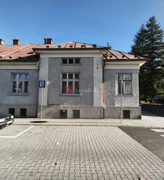 A family house in Banská Bystrica in Uhlisko with a parking space and a metal roof.