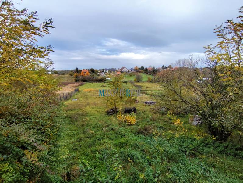 The land of Velký Babu with residential plots, surrounded by greenery and a rural environment.
