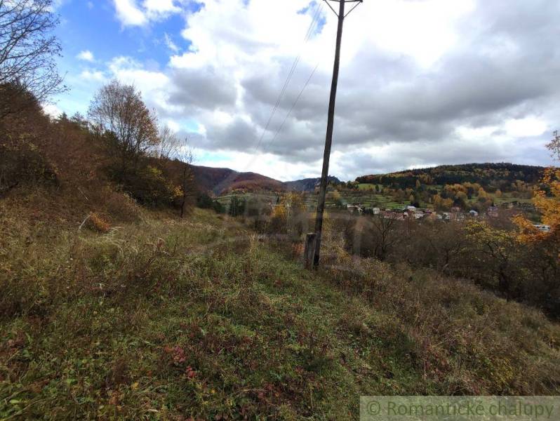 Autumn landscape with a pole and a sky full of clouds in Hlboké nad Váhom, Záhrady.