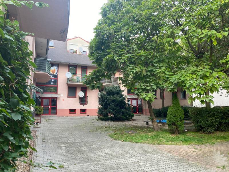 Garden at a 2-room apartment on Mierová Street in Bratislava - Ružinov.