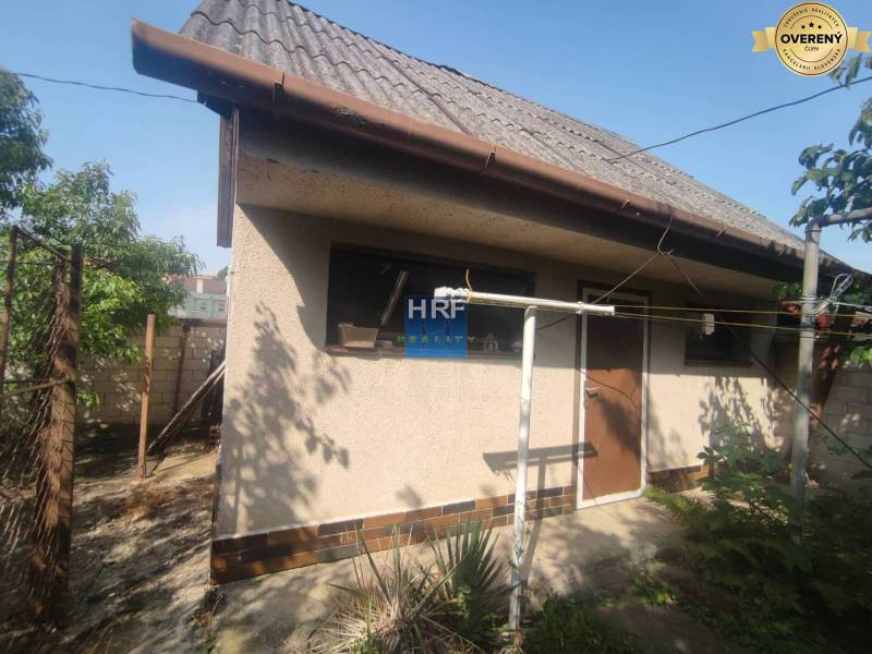 A family house on Vieska Street in Radošovce with a shed roof and windows facing the garden.