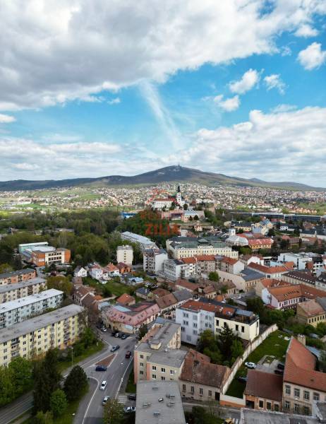 Aerial view of Nitra from Ivana Braunera Street with a view of family houses and the landscape.