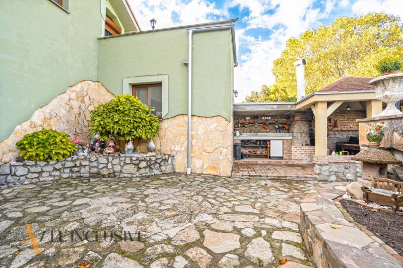 A family house on Kúpeľná Street in Dunajská Streda with stone paving and a garden kitchen.