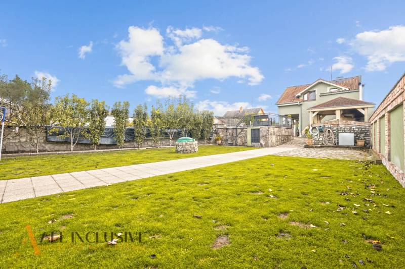 The garden of a family house on Kúpeľná Street in Dunajská Streda with a well-maintained lawn and trees.