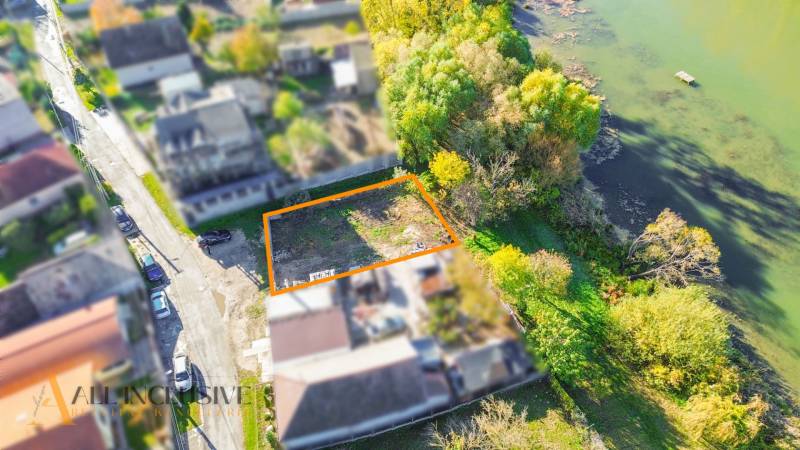 Plots - living in Jahodná by the river, lined with trees and rich greenery.