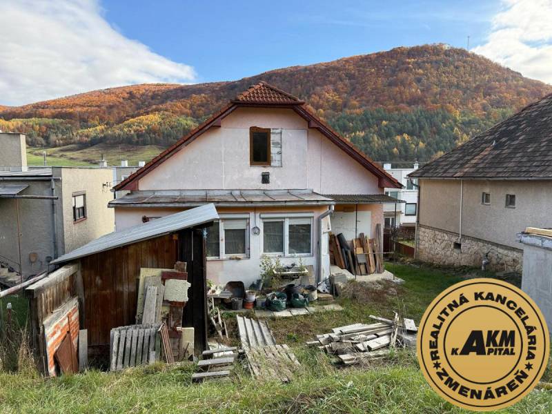 A family house in Stará Kremnička with a wooden shelter and a beautiful mountain backdrop.