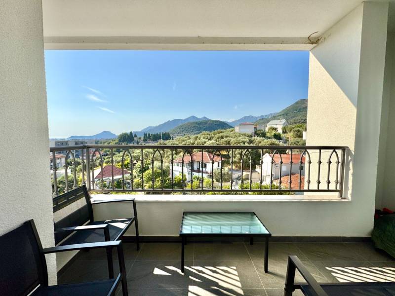 A balcony in a one-room apartment with a view of the mountains in Bar.