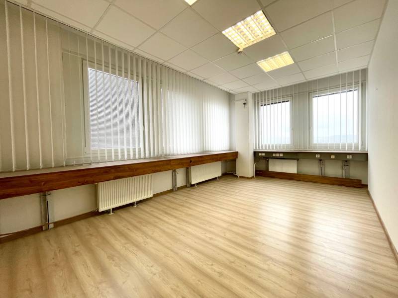Offices with wood-patterned flooring, vertical blinds, ceiling lighting, sockets, and radiators.