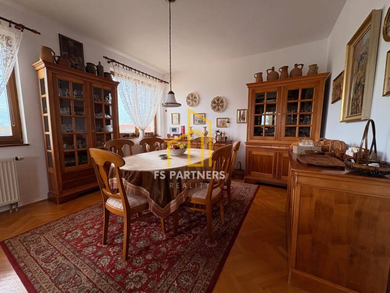 Dining room in a 5 or more room apartment with a wooden decor floor and decorations.