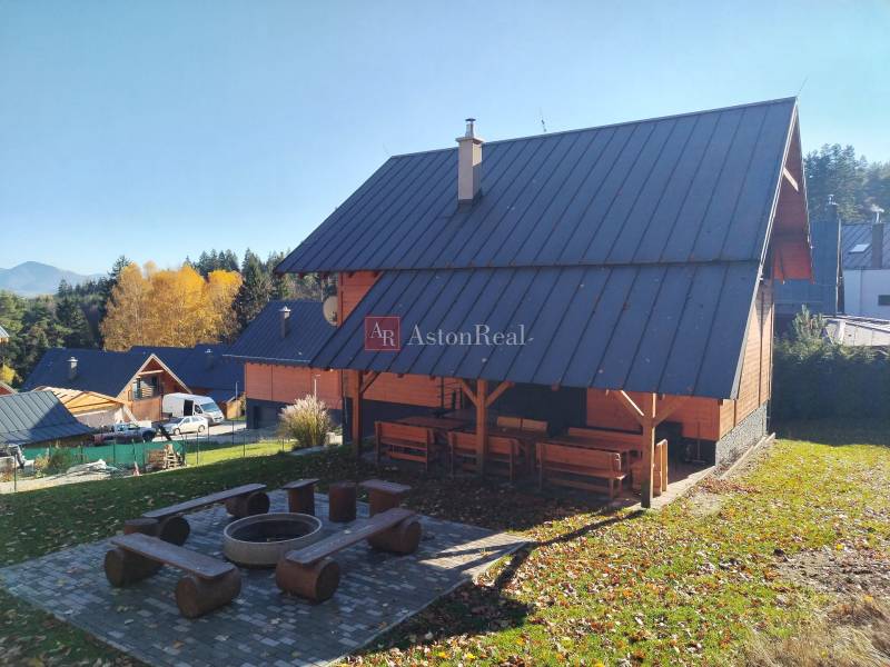 A cottage on Stráne Street in Martin with a seating area and a fire pit surrounded by nature.