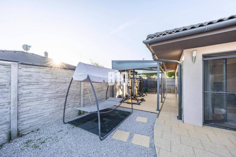 A family house in Most pri Bratislave with a terrace, an outdoor gym, and a swing.