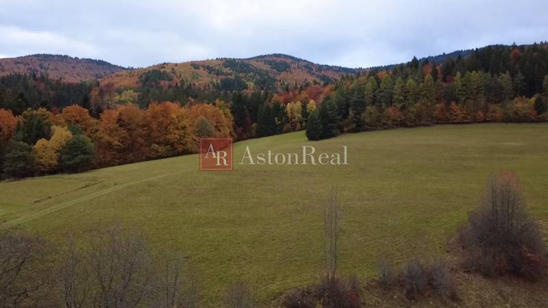 Jesenitý kraj Recreational lands in Lazy pod Makytou, Čertov surrounded by forests and hills.