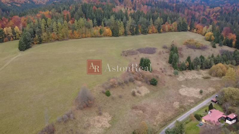 Aerial view of recreational plots near Lazy pod Makytou on Čertov Street with a forest environment.