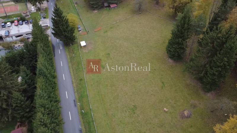 Aerial view of recreational plots in Lazy pod Makytou, Čertov, near a road surrounded by trees.