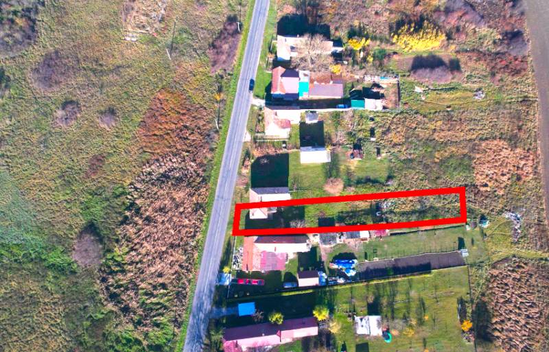 Aerial view of the Radnovce plot with marked boundaries for residential use in the surrounding area.