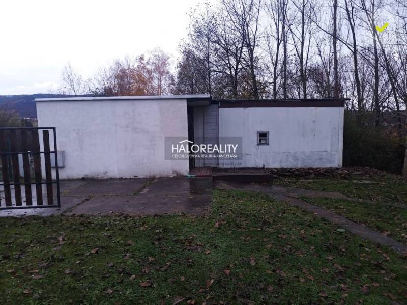 Recreational plots in Nitrianske Rudno with a simple structure surrounded by nature and trees.