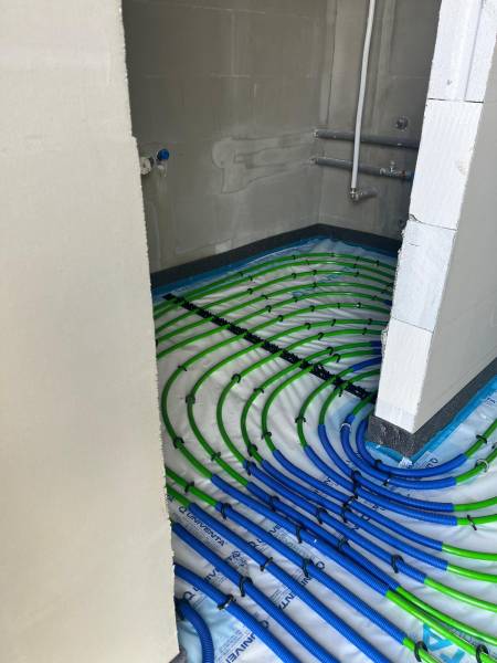 Underfloor heating in a family house on Vyšná Šebastová street, installation of interior piping.