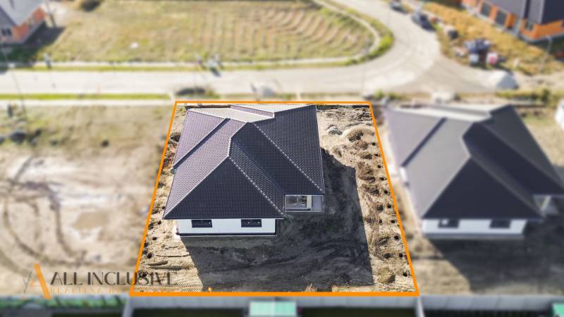 Family house on Florida Villa Park Street in Dunajská Streda with landscaping.