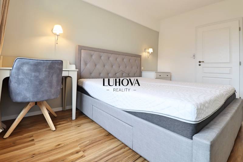 Bedroom in a 3-room apartment with a comfortable bed and a floor with a wooden decor.