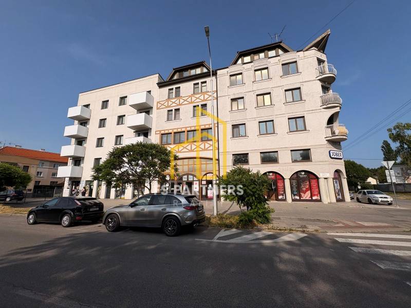A building on Petőfi Street in Komárno with 4-room apartments and commercial spaces.