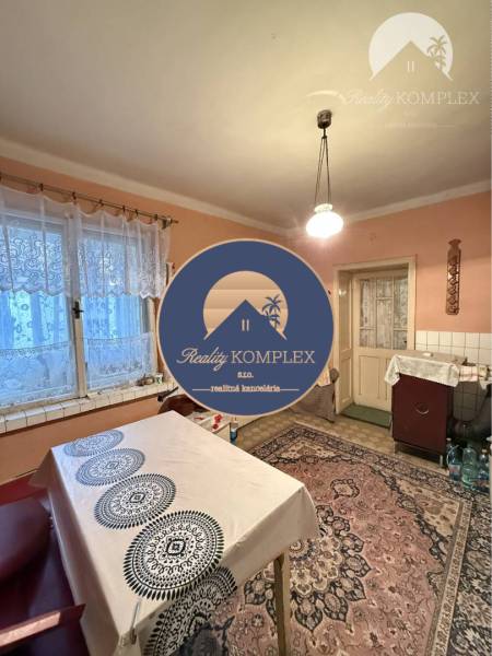 A family house dining room with a carpet and a table, a cozy atmosphere for living.