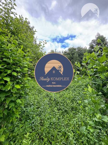 Greenery and blue skies on residential plots in Dedina Mládeže.