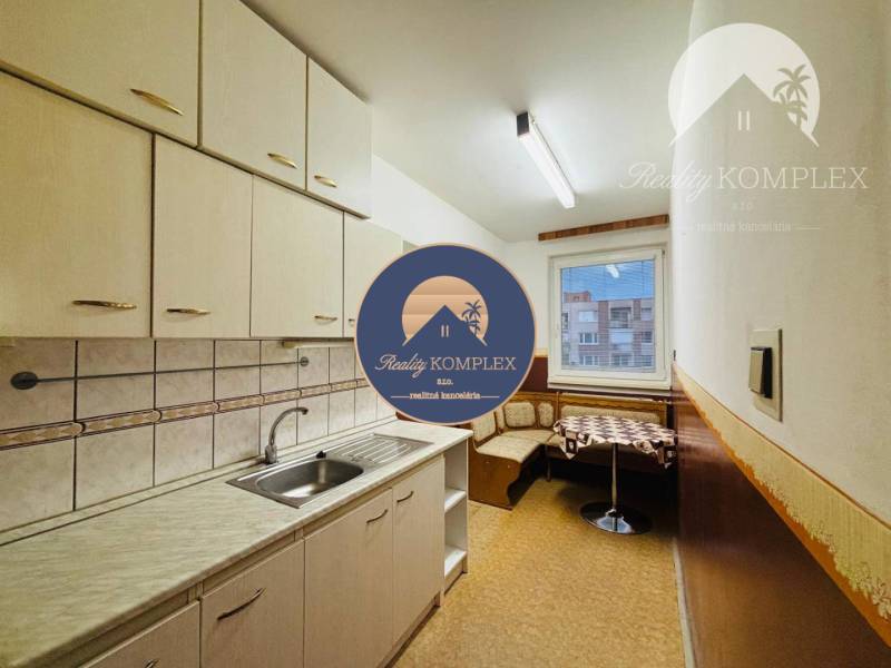 The kitchen of a 3-room apartment with corner seating and a kitchen unit.