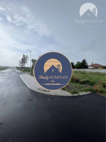 View of the road and grassy plots at Bučuháza in Šamorín. Plots - residential.