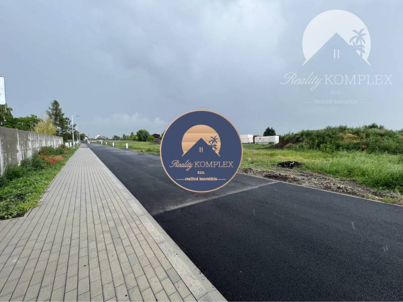 Asphalt road and sidewalk at Bučuháza in Šamorín, Land - housing.