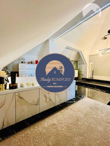 Luxury bathroom in a family house, includes a bathtub, ceramics, and plants.