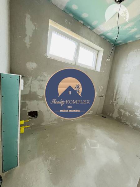 The interior construction in a 3-room apartment with an uncovered floor and a large window.