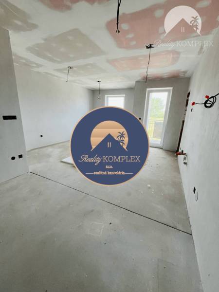 Bare walls and a floor with a wooden decor in a 3-room apartment.