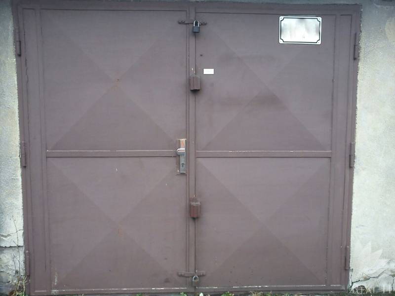 Brown metal garage doors on Čmelíkova Street in Bratislava - Ružinov.