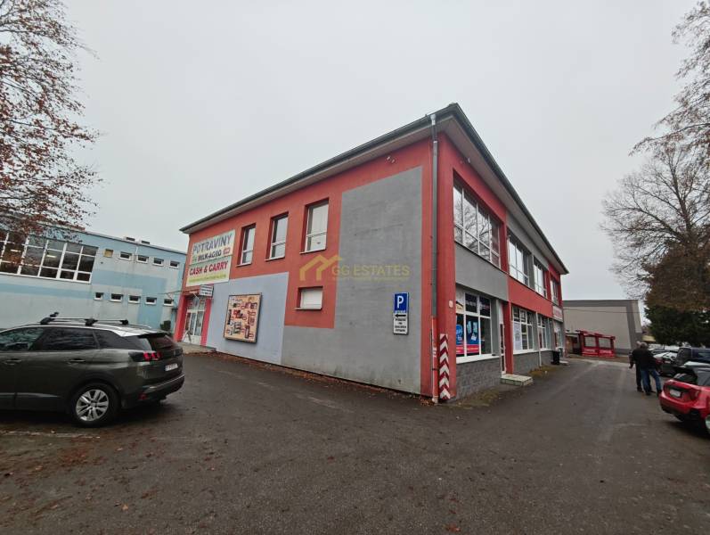 The building on Masaryk Street in Michalovce offers offices and parking.