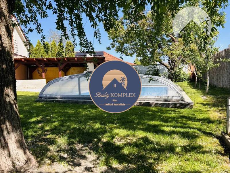 Family house in Komárno with a beautiful yard and covered swimming pool.