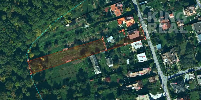 An aerial map from Dúbravská Street in Prešov shows the layout of plots near family houses.